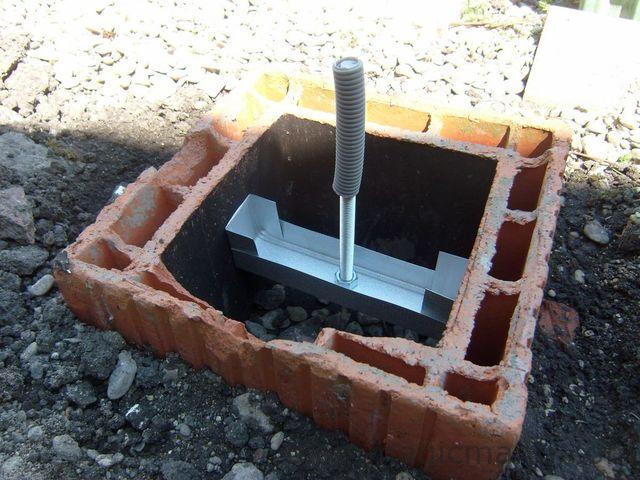 Blog de magicmanu : Aménagement de notre maison, Abri de jardin - La fixation au sol