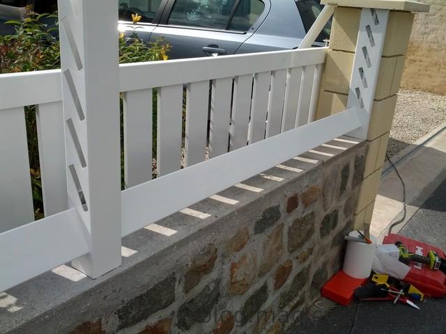 Blog de magicmanu : Aménagement de notre maison, Clôture façade en PVC