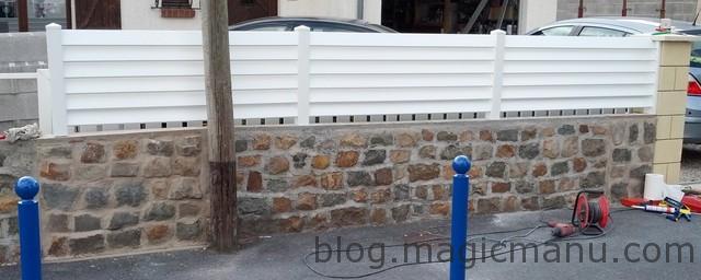 Blog de magicmanu : Aménagement de notre maison, Clôture façade en PVC