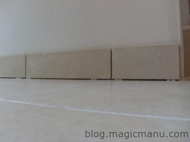 Blog de magicmanu : Aménagement de notre maison, Plinthes SdB posées
