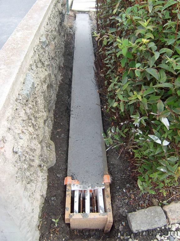 Blog de magicmanu : Aménagement de notre maison, Portail coulissant : la semelle béton