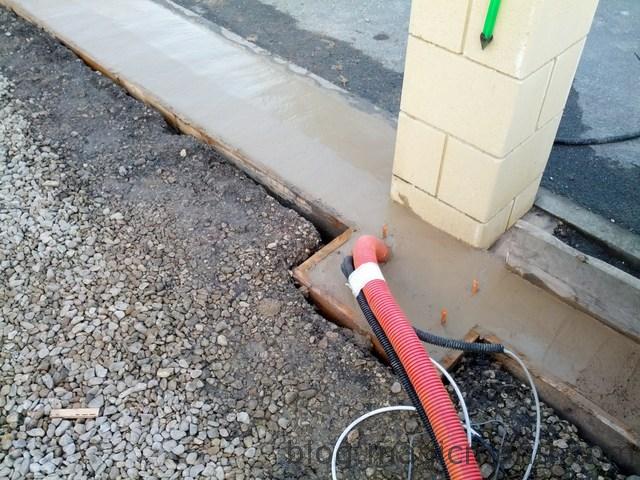 Blog de magicmanu : Aménagement de notre maison, Portail coulissant : la semelle béton