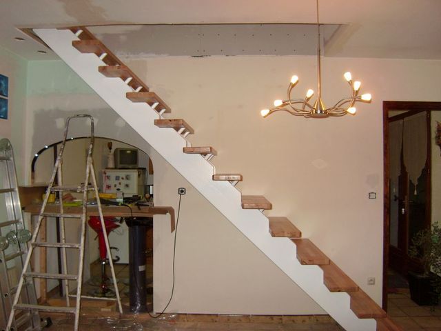 Blog de magicmanu : Aménagement de notre maison, Pose escalier