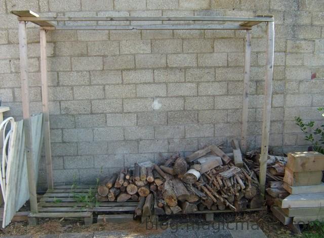 Blog de magicmanu : Aménagement de notre maison, Fabriquer un abri bois (Bûcher)