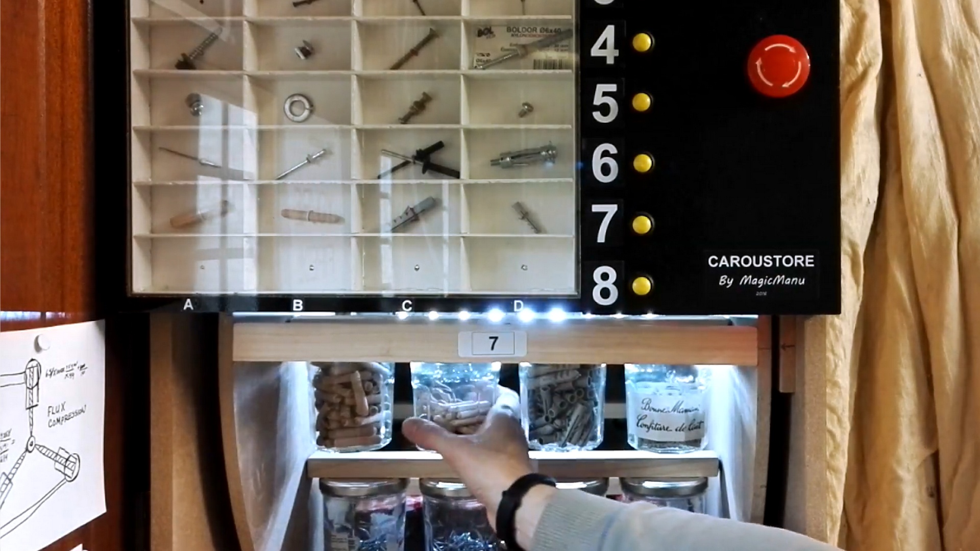 You are currently viewing Fabriquer un distributeur de vis motorisé avec des pots de confiture : Caroustore
