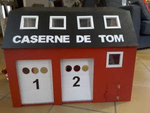 Fabriquer une Caserne de pompier Playmobil en bois