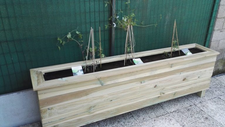 Fabriquer un bac à fleurs en lames de terrasse