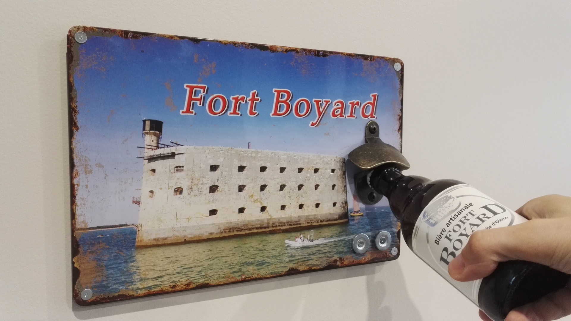 Décapsuleur mural Fort Boyard