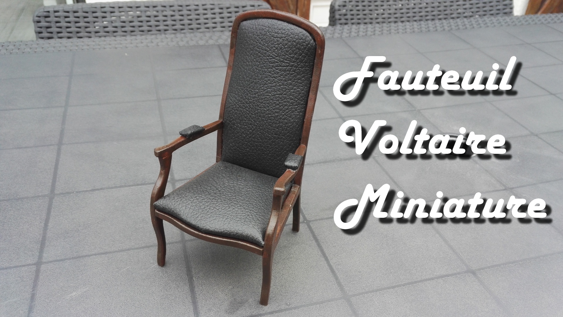 fauteuil-voltaire-miniature