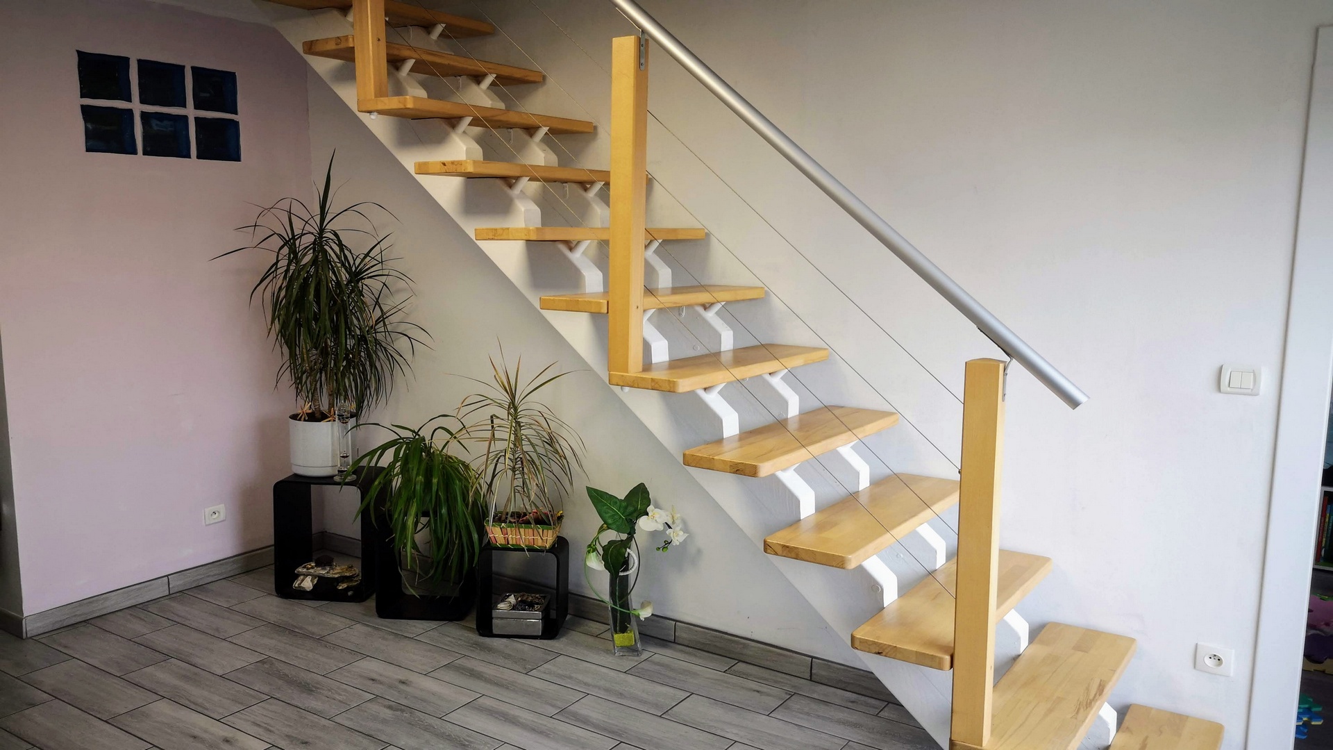 Comment fabriquer une rampe d'escalier moderne - MagicManu