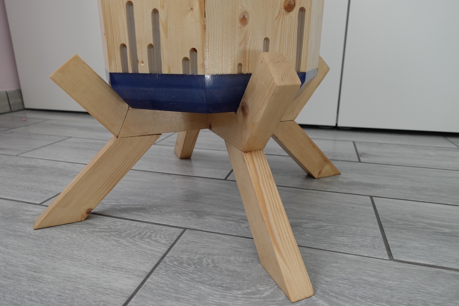 Fabriquer un pot de fleur octogonal en bois et résine – MagicManu