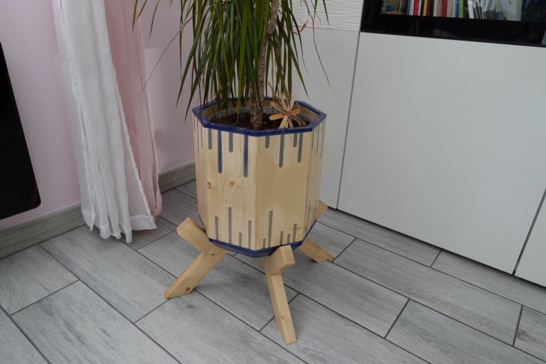 Fabriquer un pot de fleur octogonal en bois et résine
