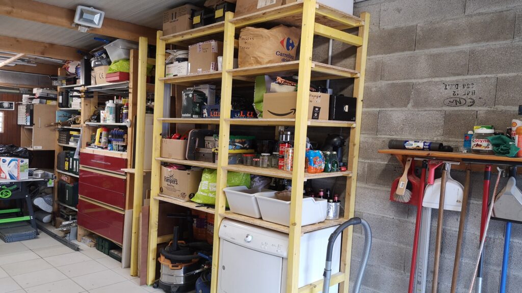 Fabriquer une étagère d’atelier sur mesure – MagicManu