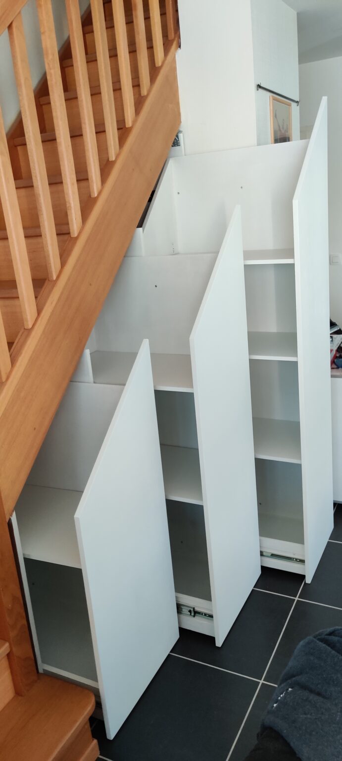 Fabriquer un meuble à chaussures sous escalier coulissant et surmesure